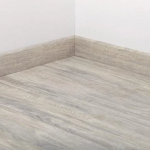 Плинтус шпонированный Tarkett ART WHITE CANVAS 80х20х2400 в интерьере